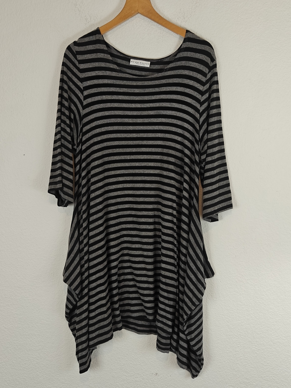 Bryn Walker Lagenlook Striped Asymmetrical Sharkbite Tunic Top Black Gray Sz S